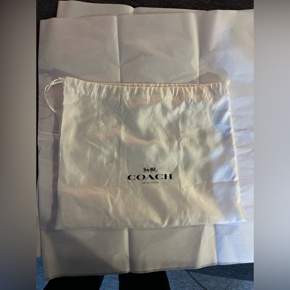 NWOT - COACH - GLOVETANNED LEATHER SWINGER - Picture 6 of 7